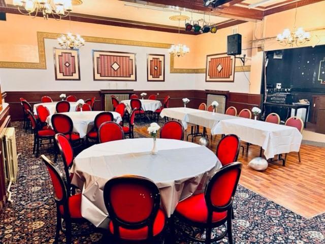 Sneyd Arms Hotel Tunstall Chatterley Екстер'єр фото